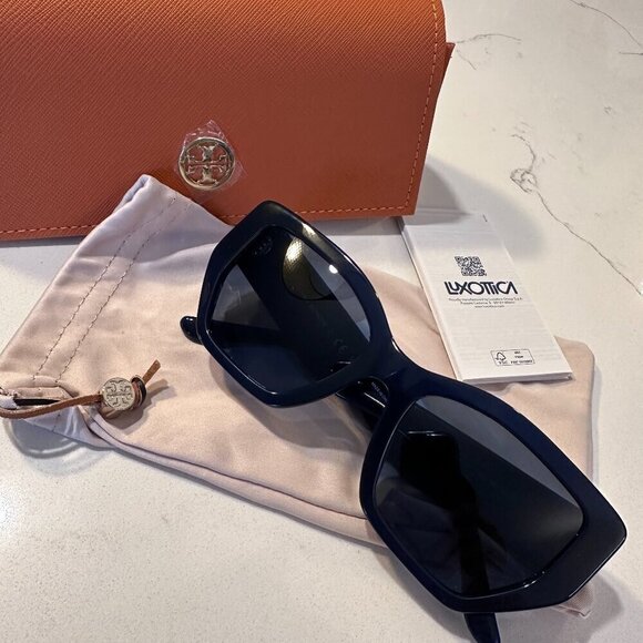 NWT! NEW! Tory Burch Kira Oversized Geometric Sunglasses -Tran Navy /Dark Blue - Picture 5 of 8